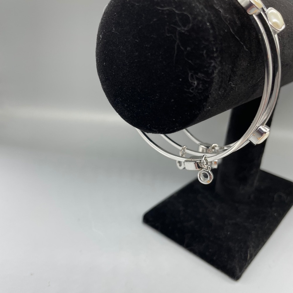 Set of 3 Silver Tone Faux Pearl Bangle Bracelets Minimalist Stackable Jewelry - Picture 2 of 4
